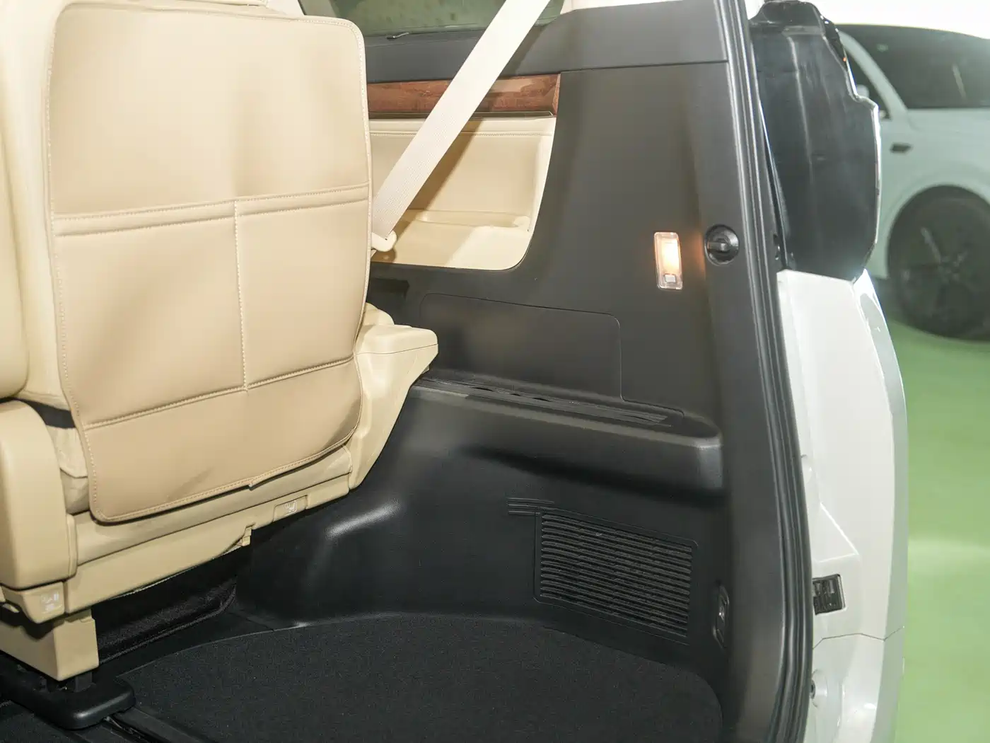 Toyota Alphard 2018 3.5L Premium фото 30