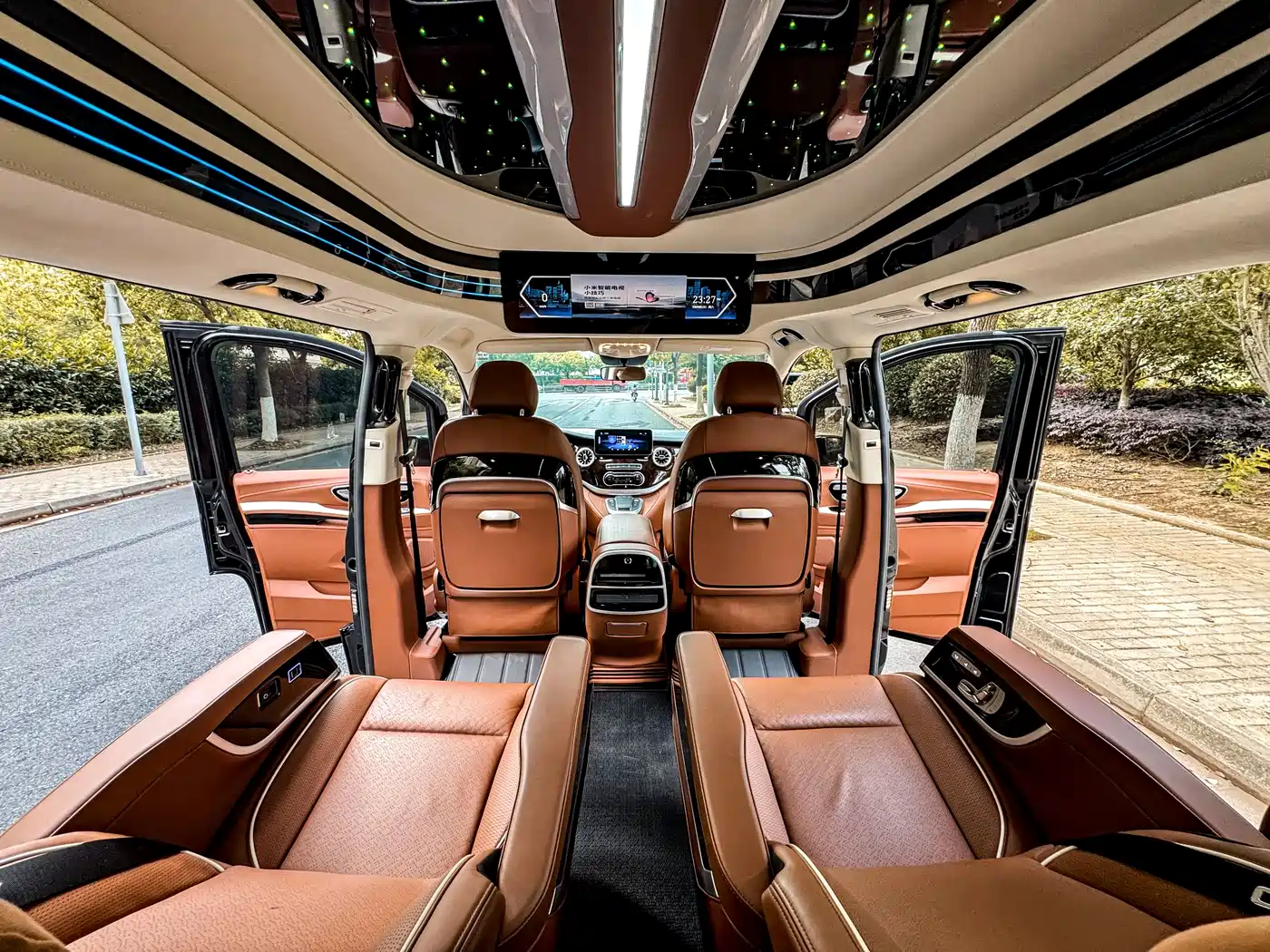 Mercedes-Benz Vito 2023 2.0T Business 7-Seater фото 19