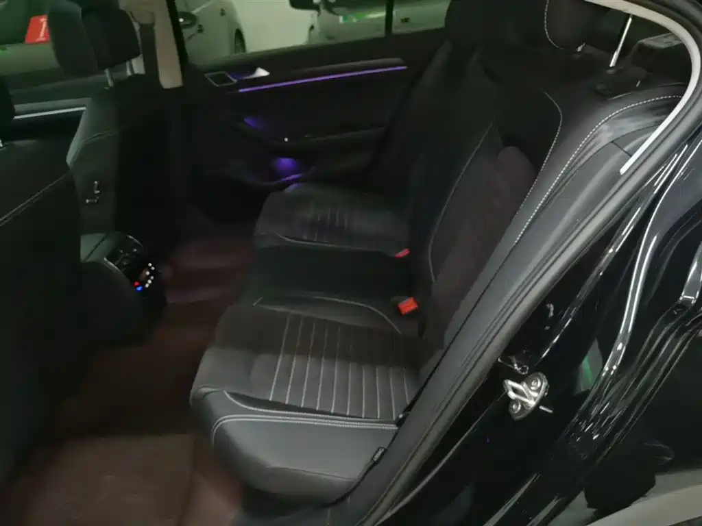 Volkswagen Magotan 2020 330TSI DSG Luxury фото 17