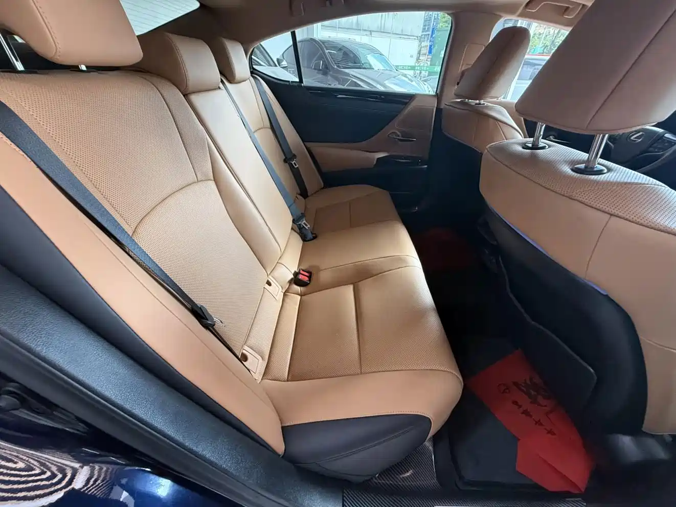 Фото 3 - Lexus ES