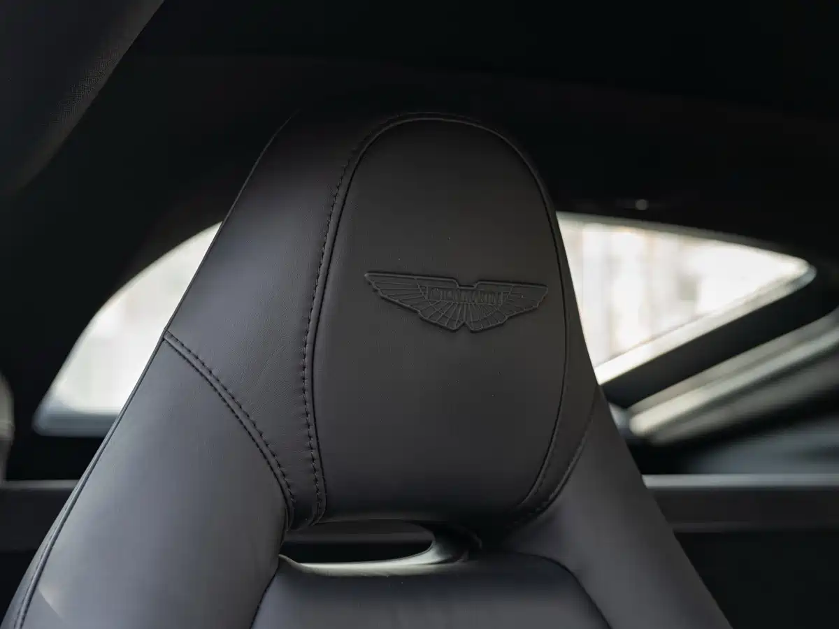Aston Martin V8 Vantage 2021 2020 4.0T V8 Coupe
