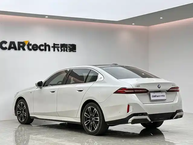 BMW 5 Series 2024 525Li M Sport Package — фото 3