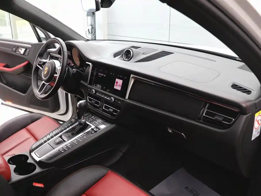 Porsche Macan 2021 Macan 2.0T фото 24
