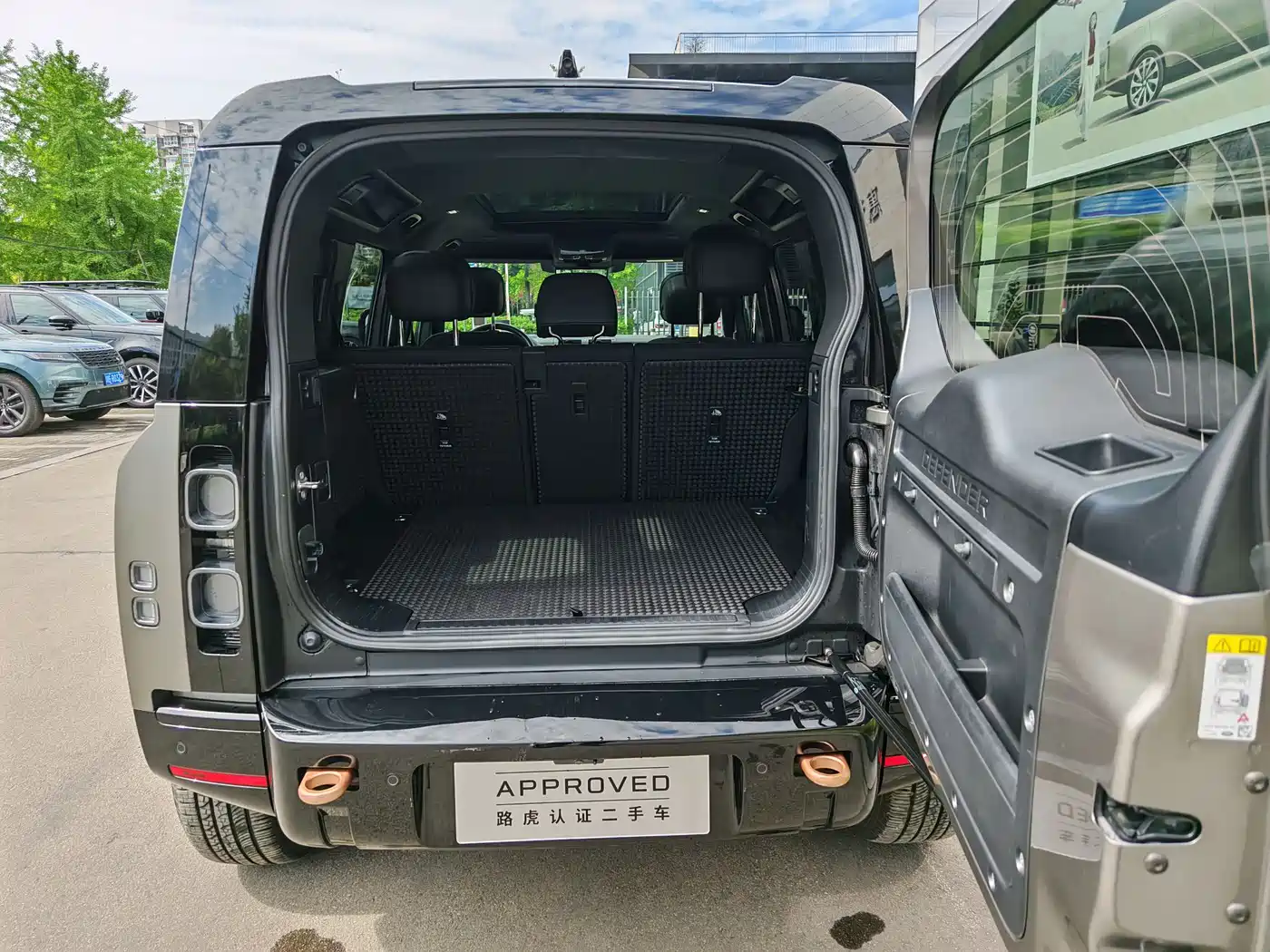 Land Rover Defender 2025 110 3.0T P400 X фото 17