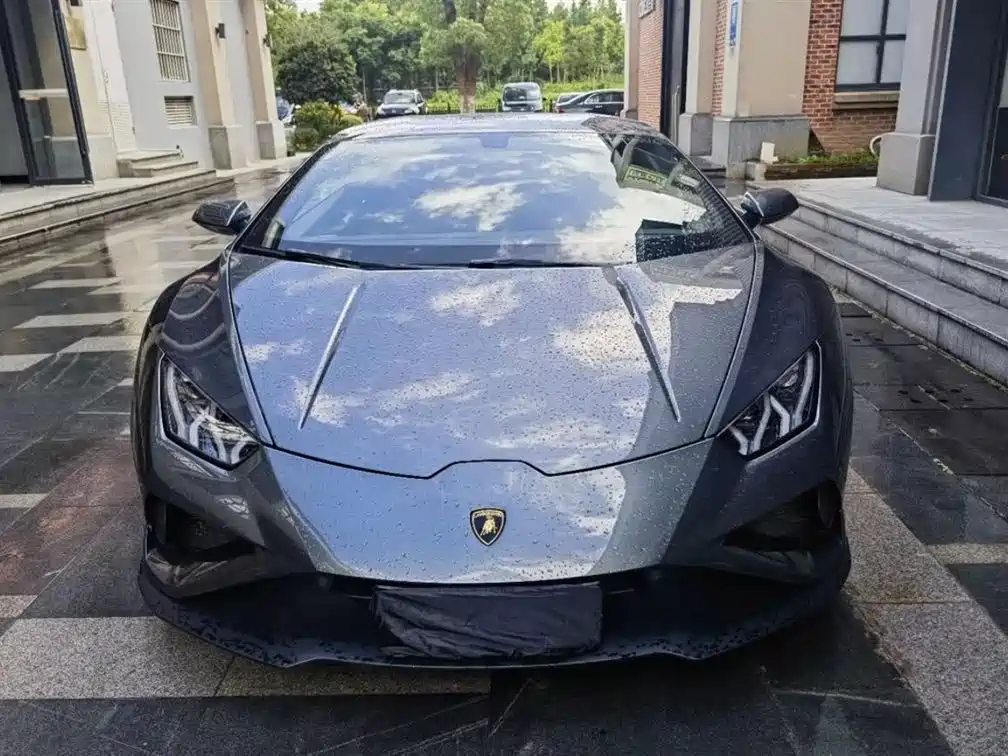 LAMBORGHINI HURACÁN