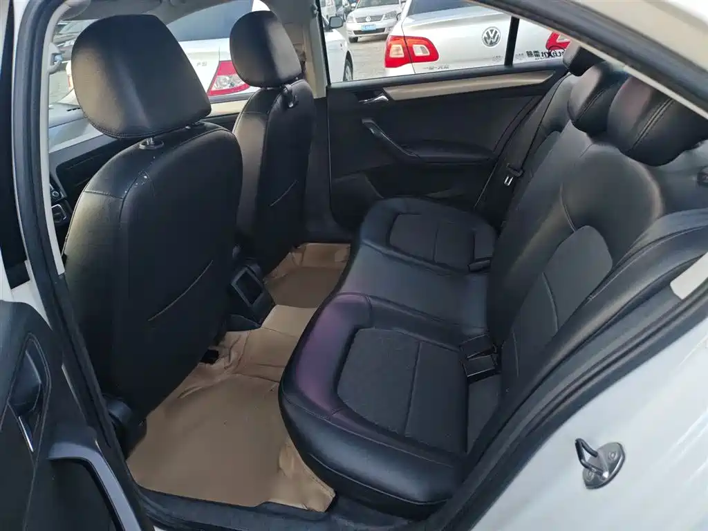 Volkswagen Santana 2013 1.6L Manual Comfort Edition фото 12