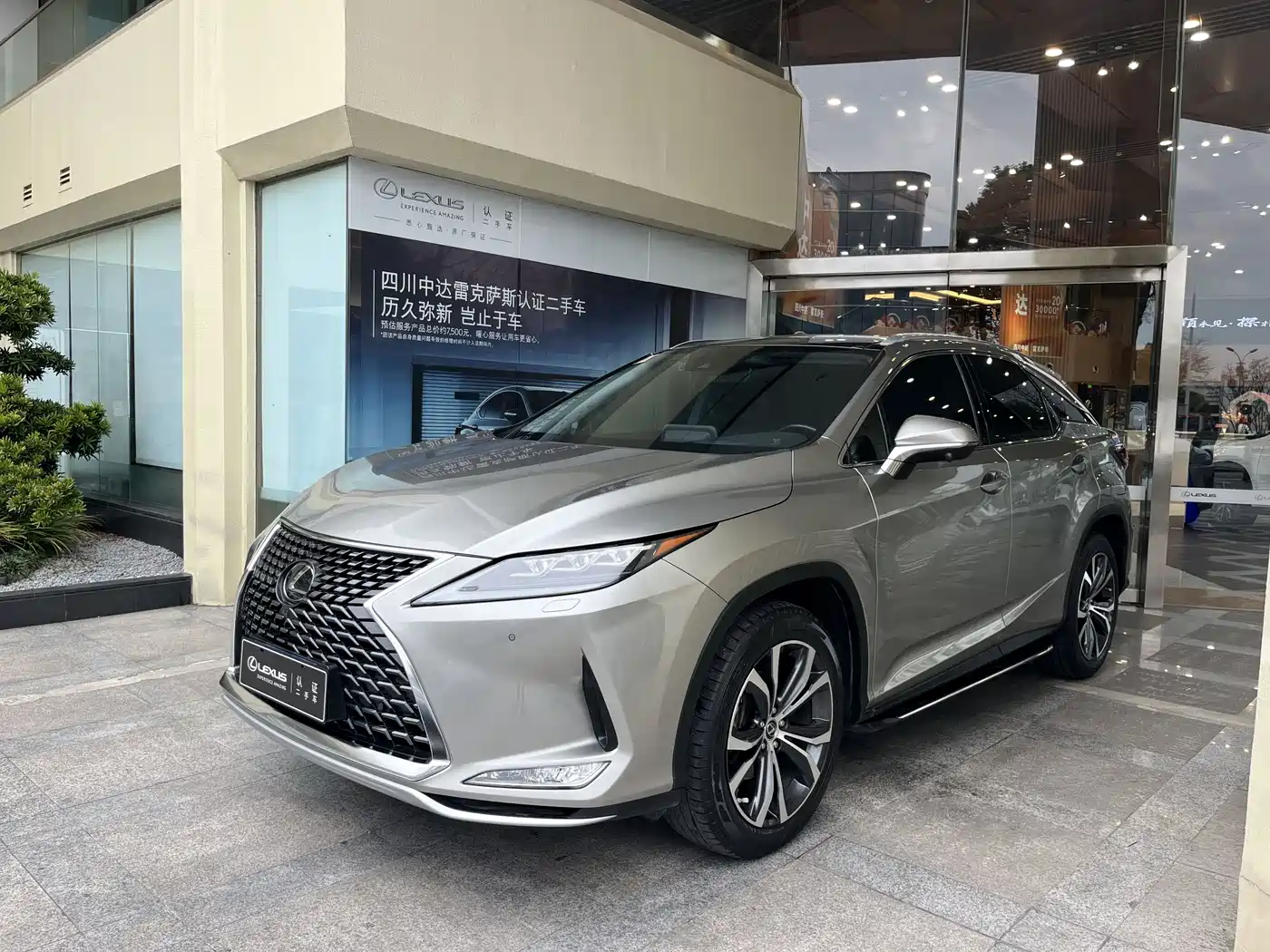 Lexus RX 2020 Facelift 300 AWD Elegance Edition фото 2