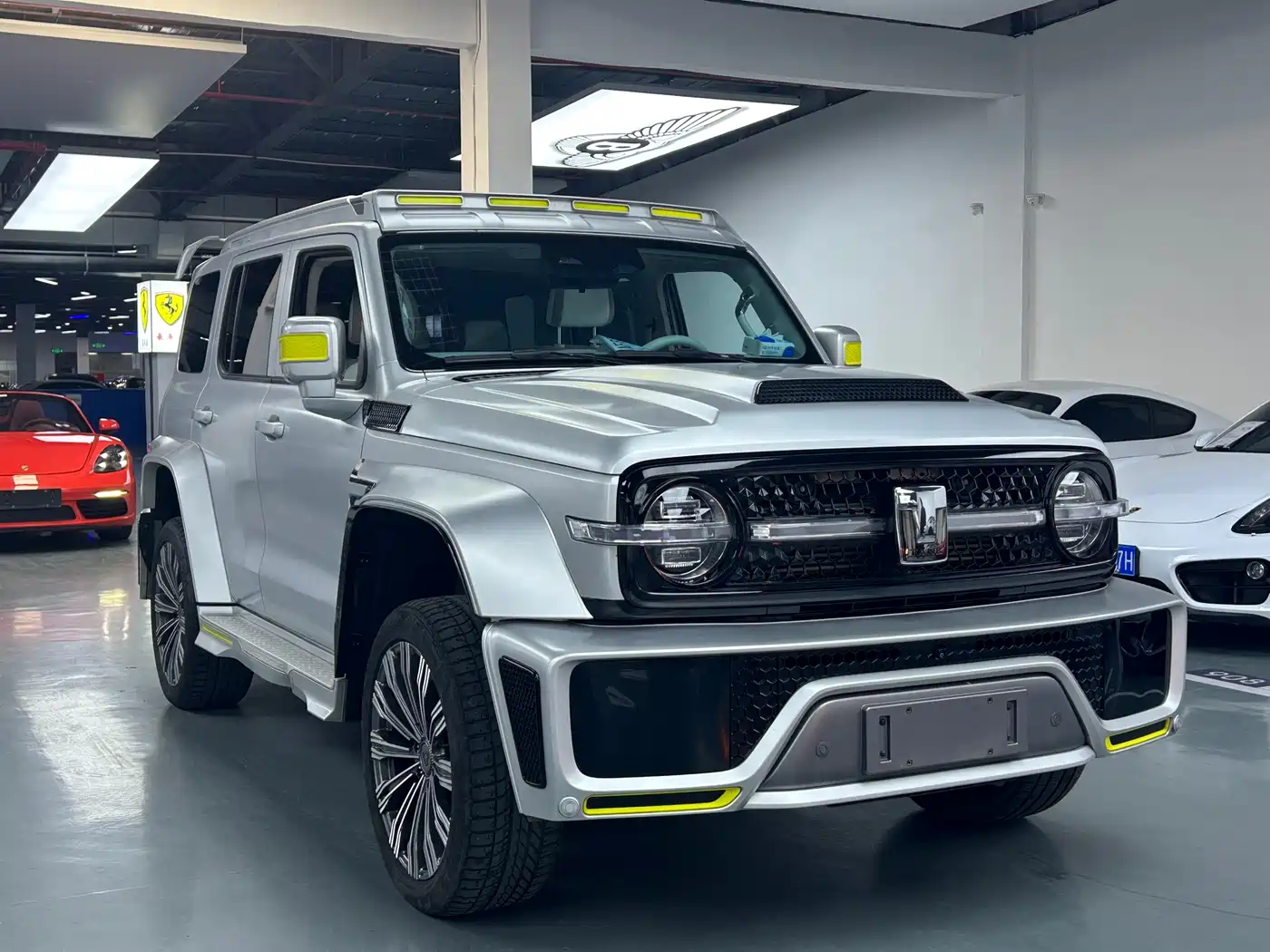 TANK CO CREATION TANK 300