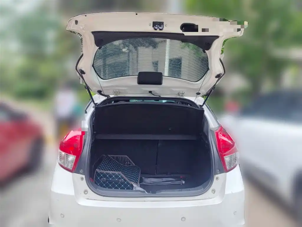 Toyota YARiS L Zhi Xuan 2015 1.5G Auto Sunroof Special Edition фото 10