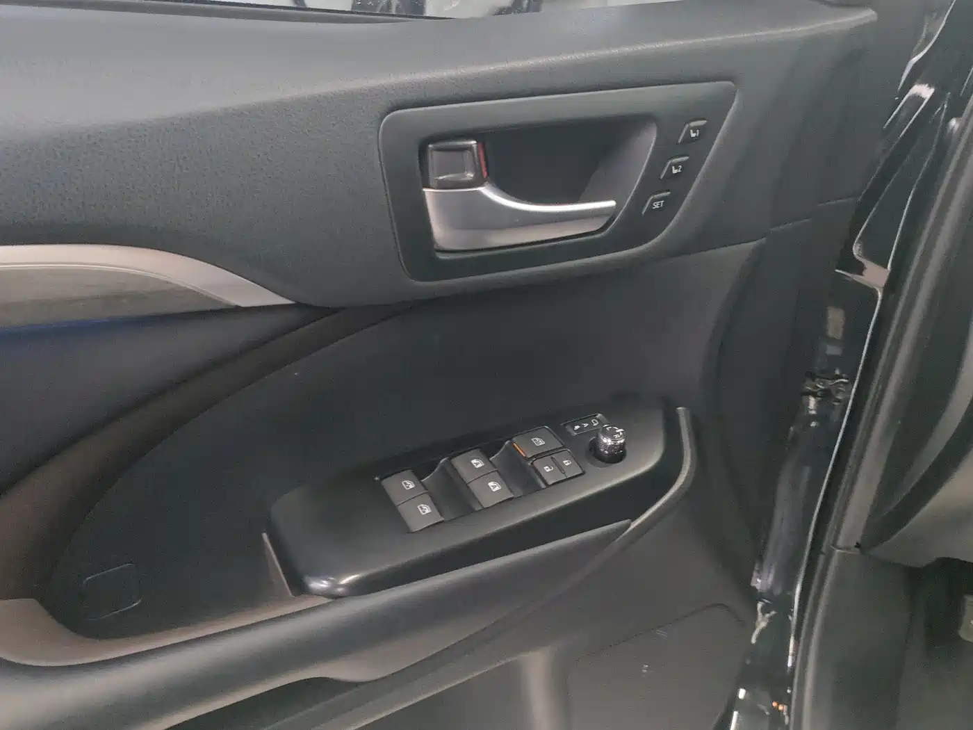 Toyota Highlander 2018 2.0T 4WD Ultimate 7-seater China VI фото 8