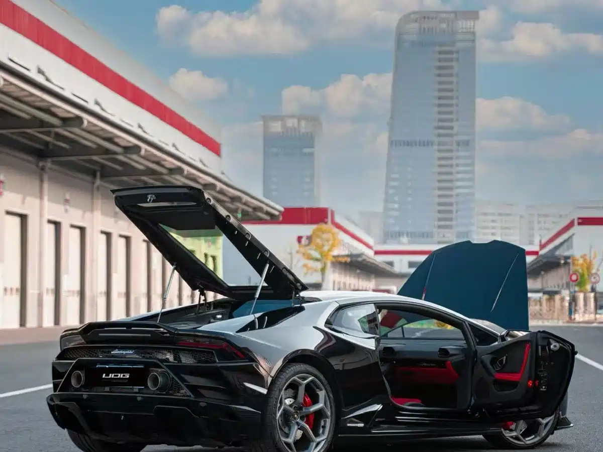 LAMBORGHINI HURACÁN