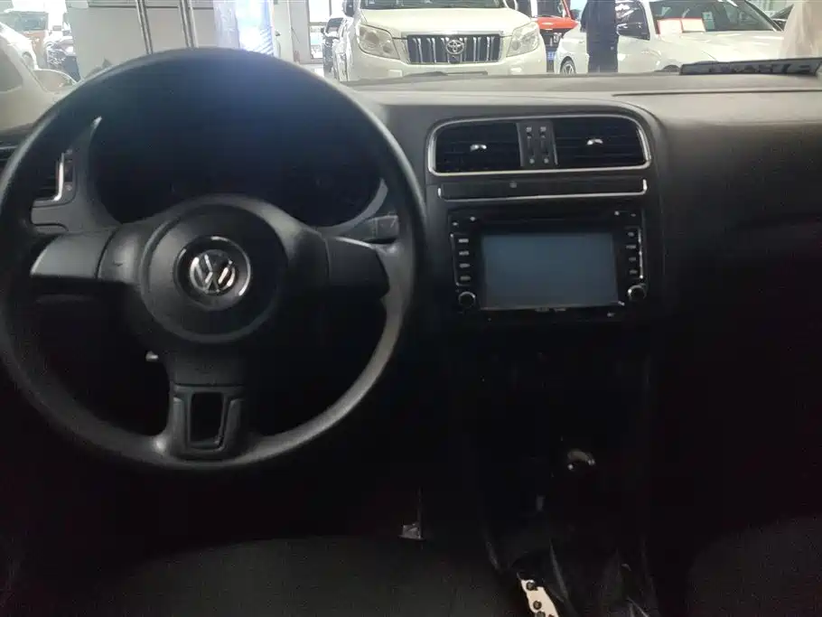 Volkswagen Polo 2013 1.6L Automatic Comfort Edition фото 12