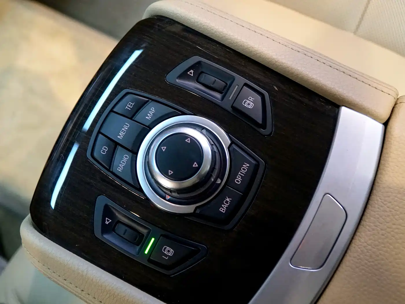 BMW 7 Series 2010 4.4T Hybrid фото 14