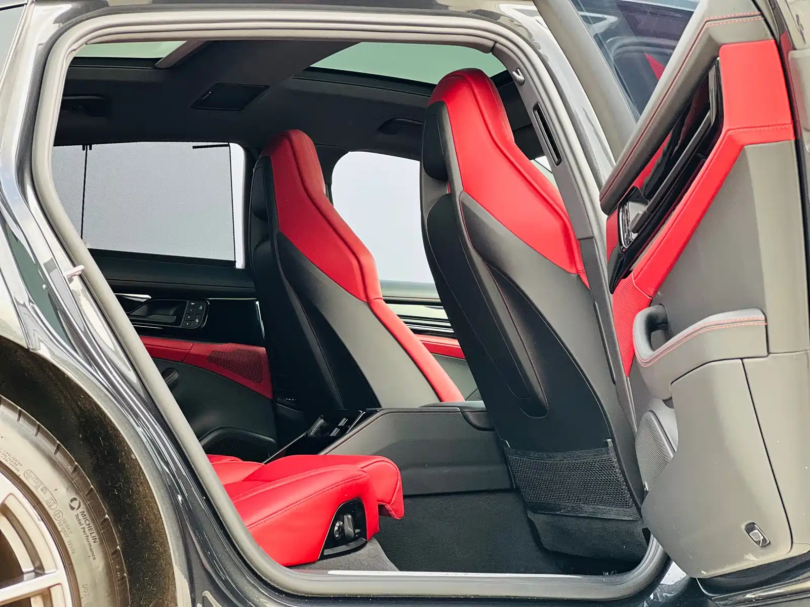 Photo 7 - Porsche Panamera