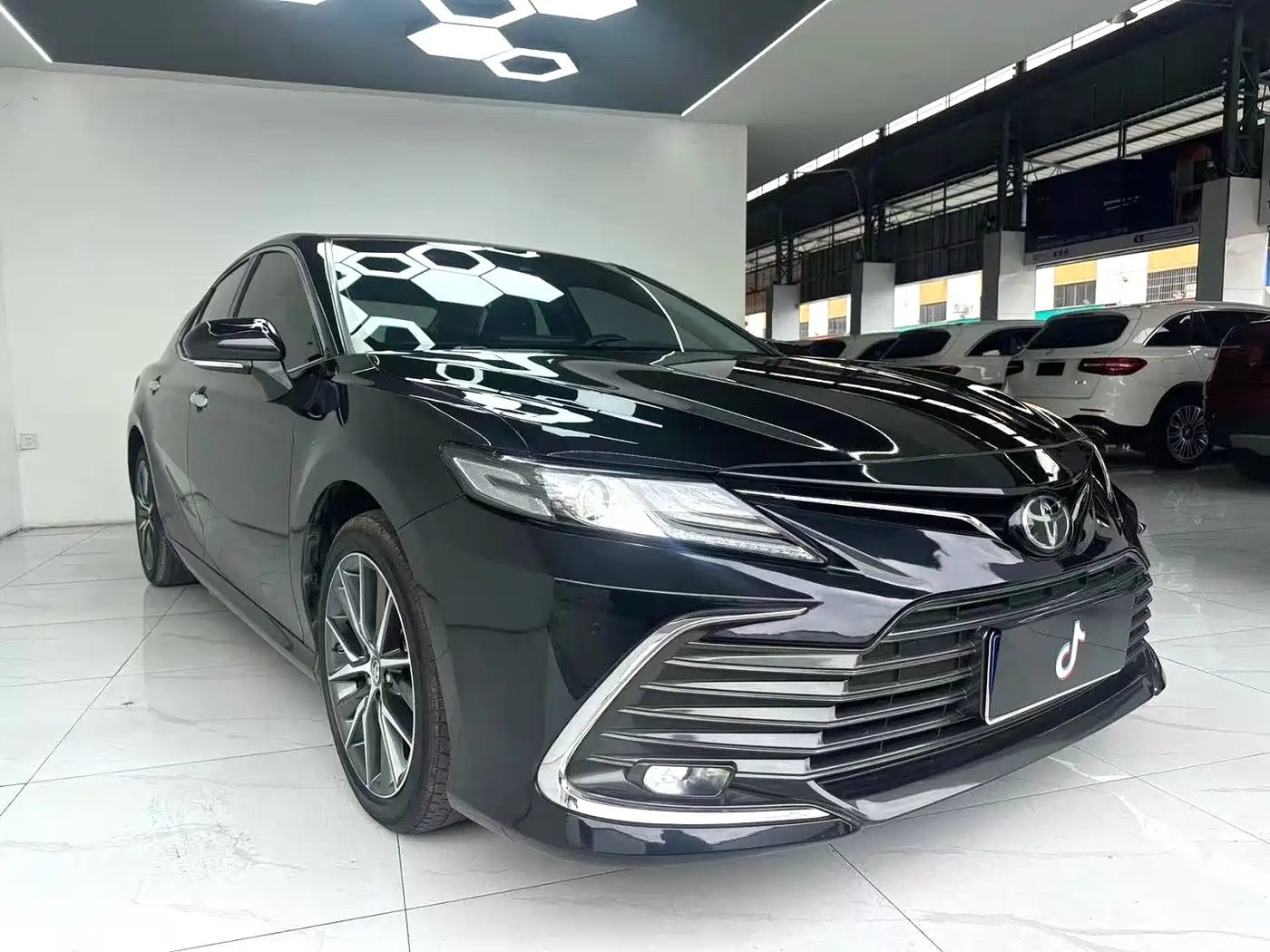 Toyota Camry 2023 2.5G Luxury Edition фото 3