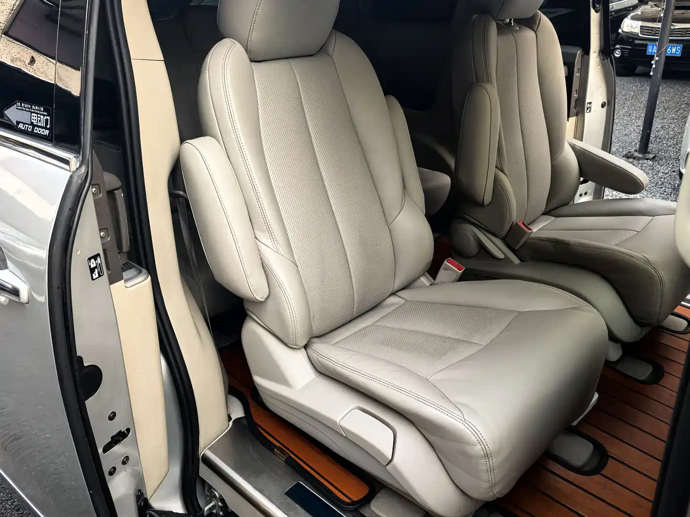 Buick GL8 2011 2.4L LT Luxury Business Executive фото 13