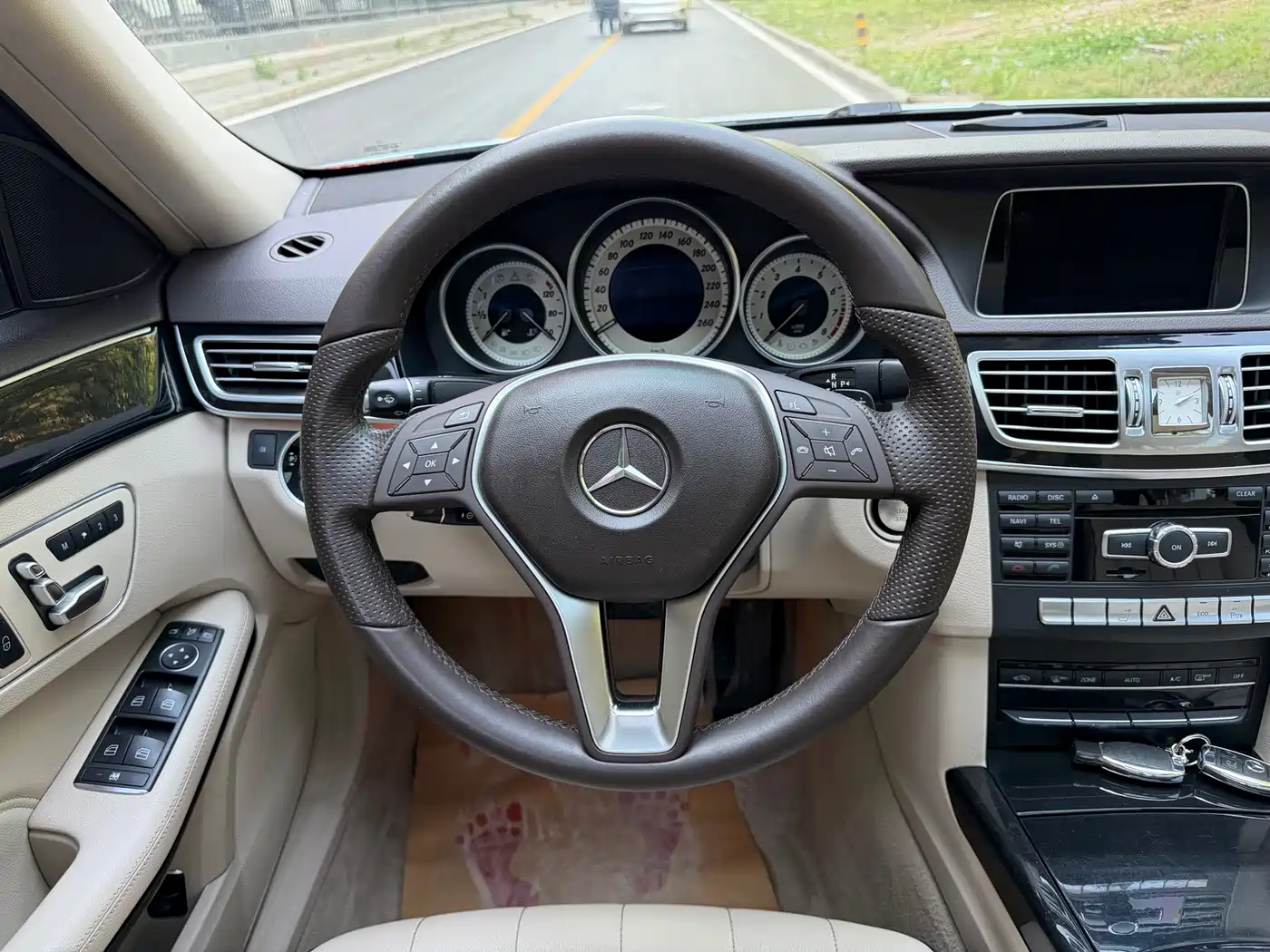 Mercedes-Benz E-Class 2015 E 260 L Sport фото 6