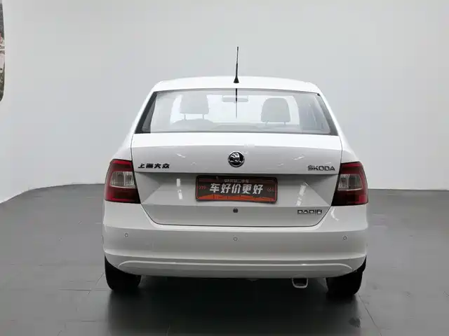Škoda Rapid 2015 1.6L Manual Smart Selection — фото 4