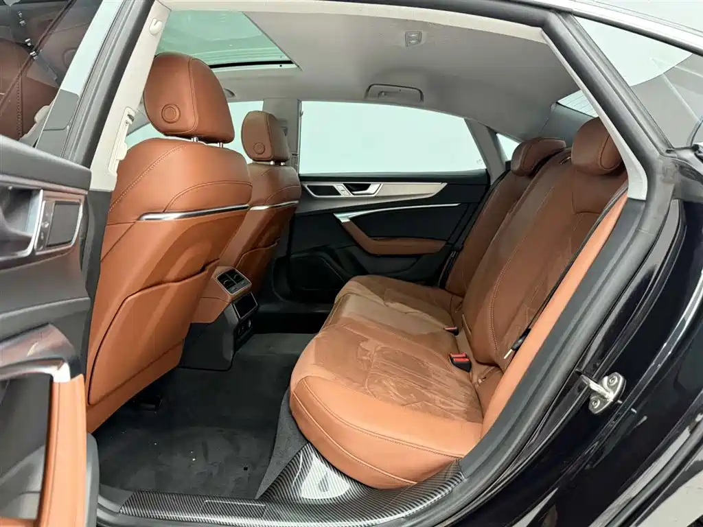 Audi A7L 2024 45 TFSI Luxury фото 17