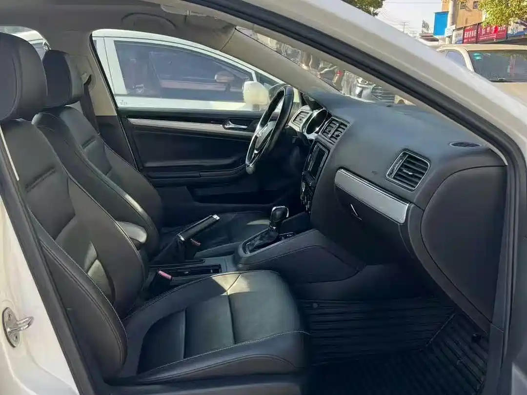 Volkswagen Sagitar 2017 230TSI Automatic Comfort фото 7