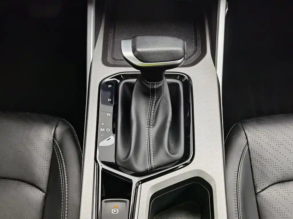 Фото 13 - Geely Emgrand