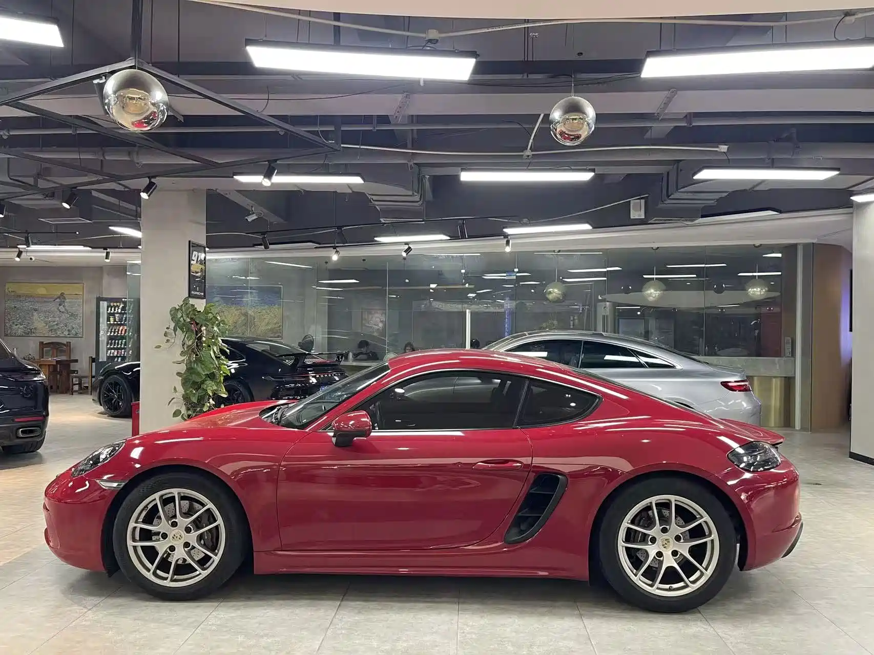 Photo 5 - Porsche 718