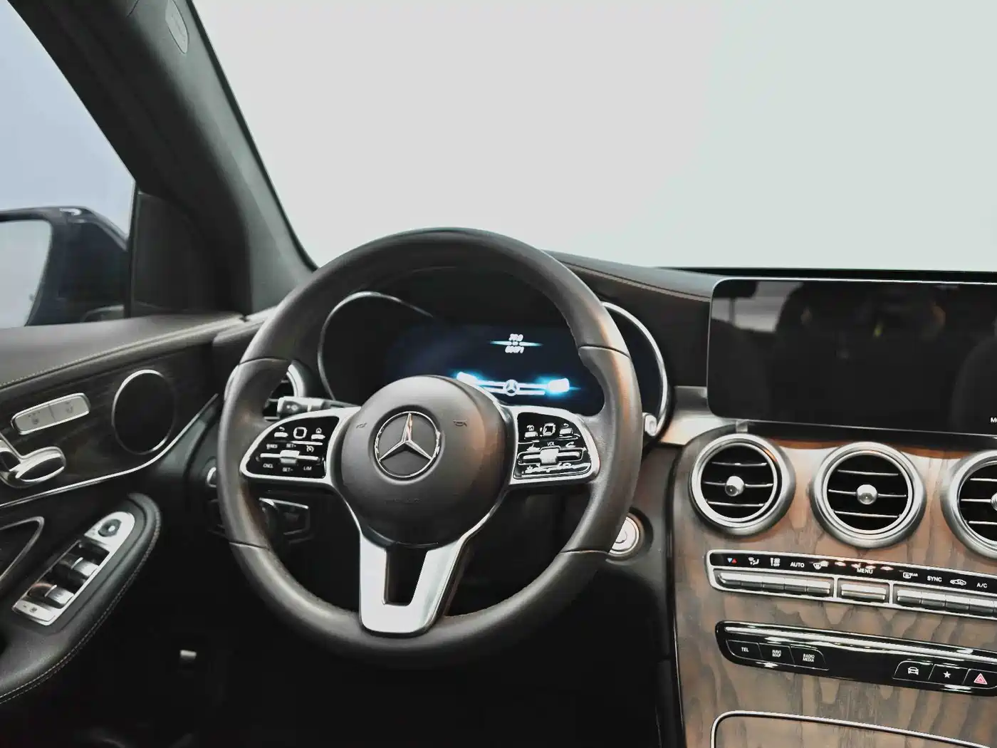 Mercedes-Benz GLC 2020 Facelift GLC 260 L 4MATIC Luxury фото 24