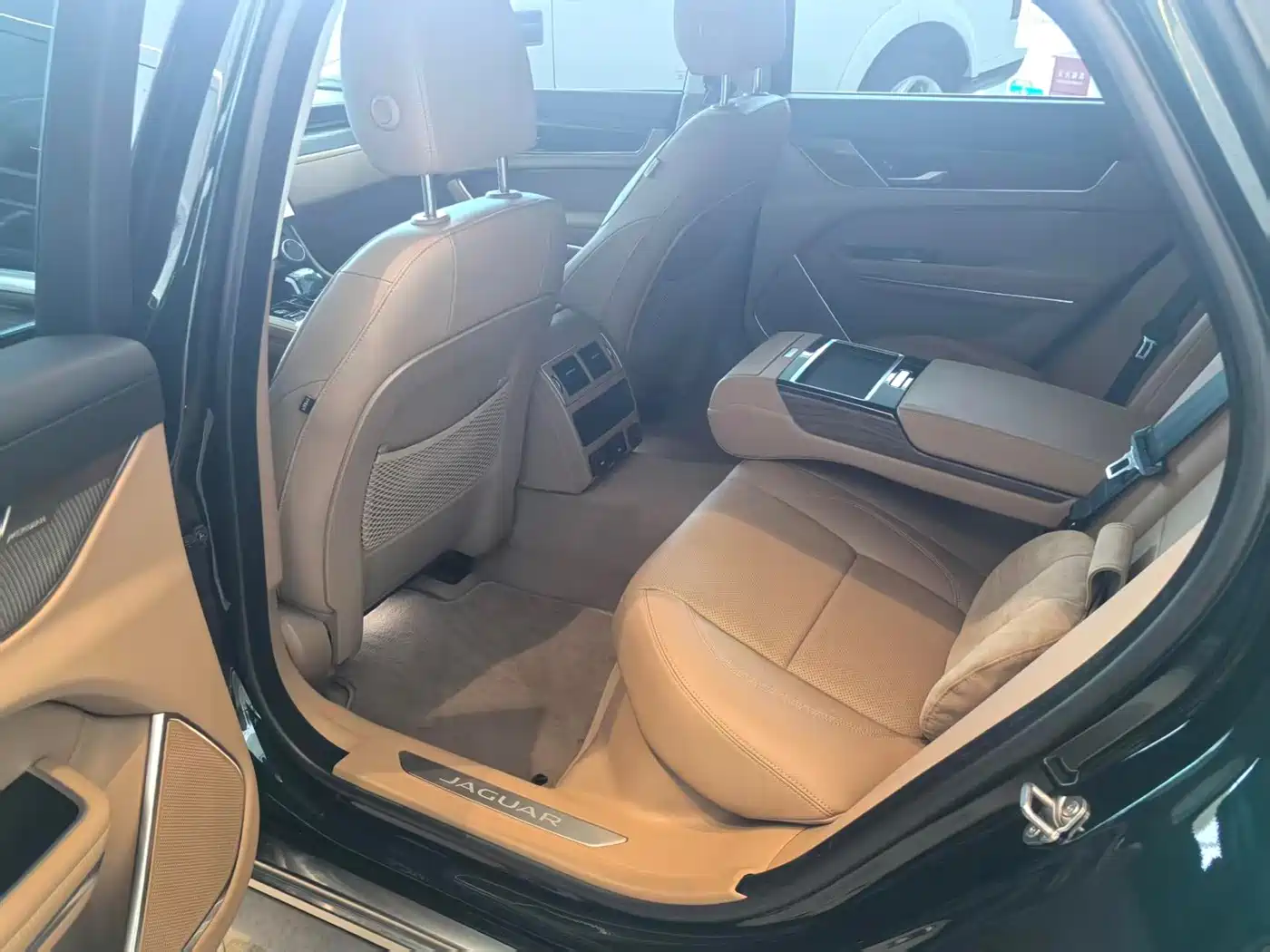 Jaguar XFL 2026 2025 2.0T P250 FWD Luxury Edition