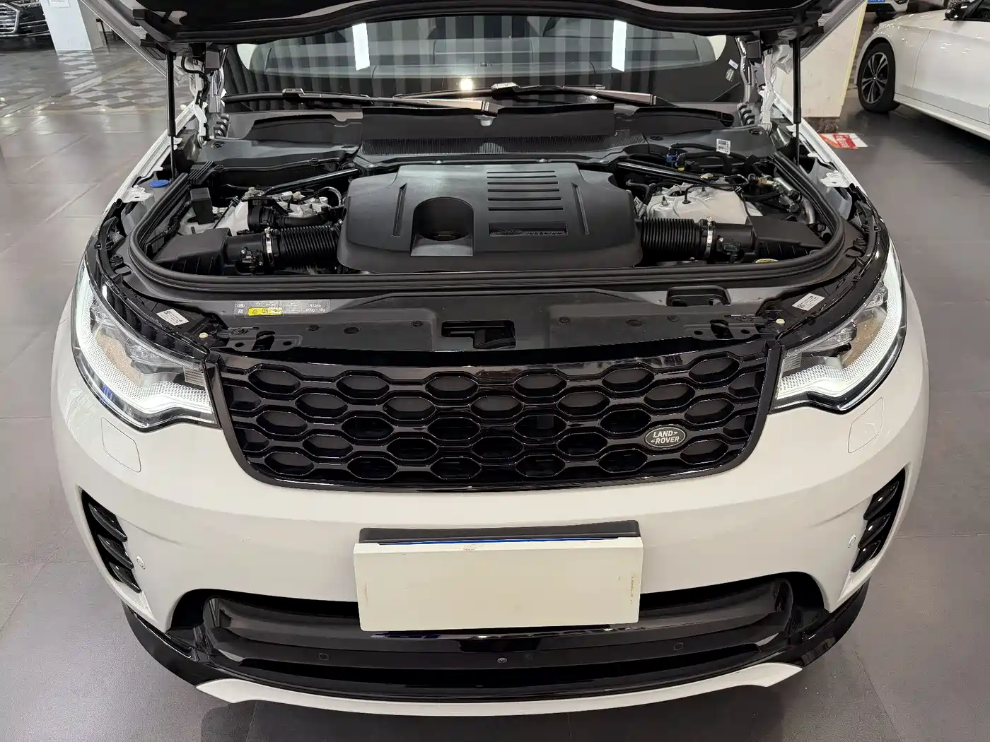 Land Rover Discovery 2024 360PS Dynamic SE фото 35
