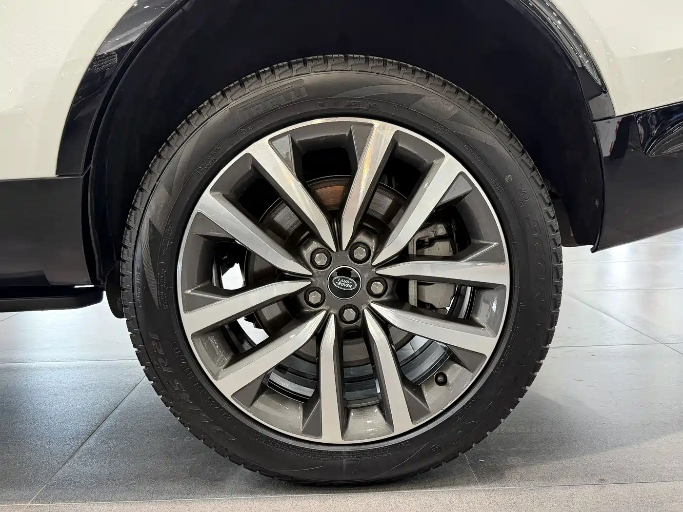Land Rover Discovery 2024 360PS Dynamic SE фото 45