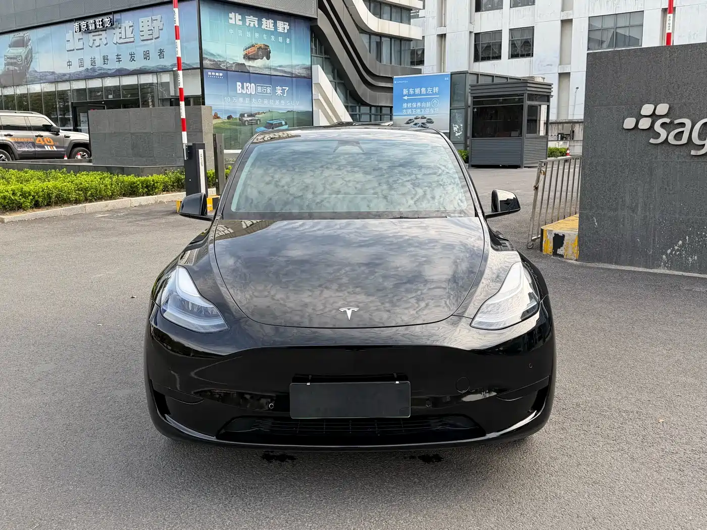 TESLA MODEL Y