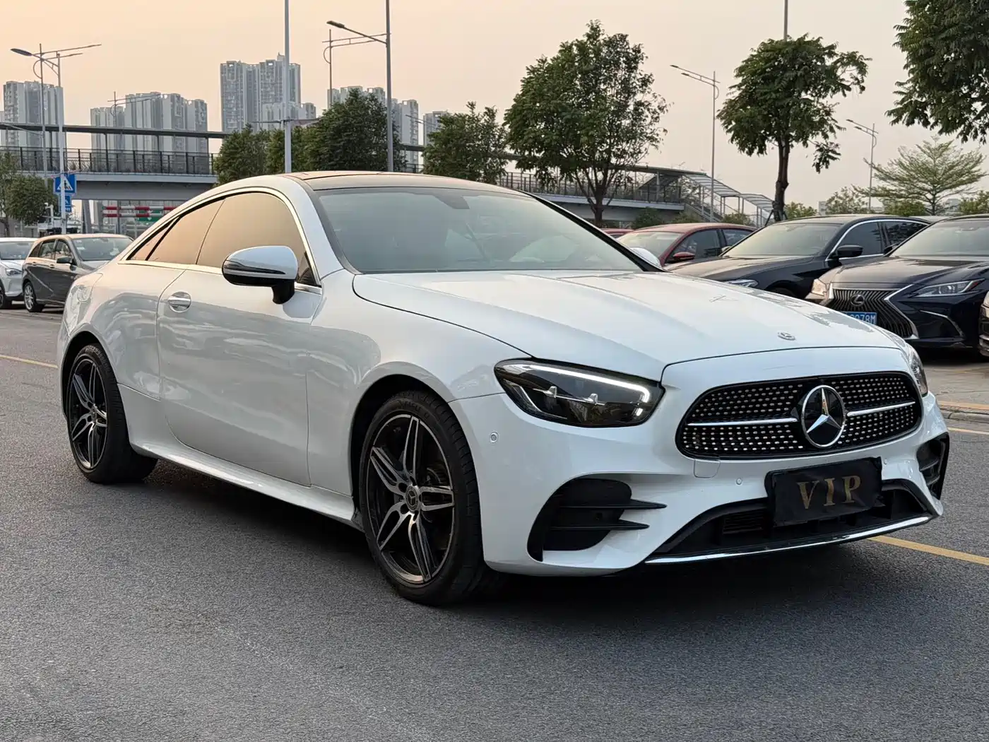 MERCEDES-BENZ E CLASS