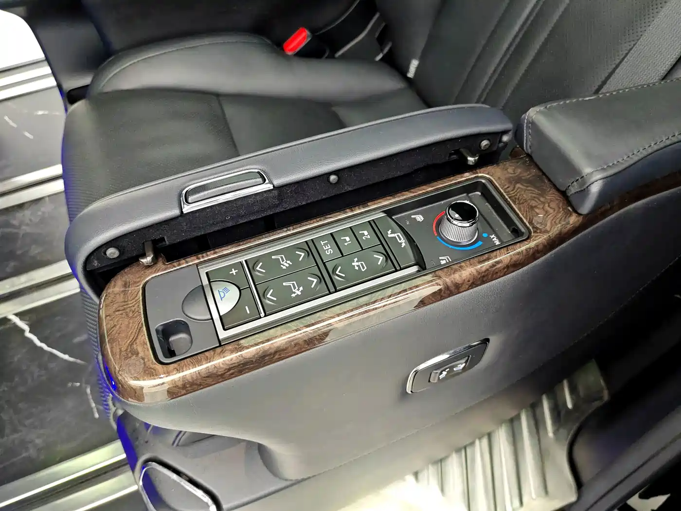 Photo 14 - Toyota Vellfire