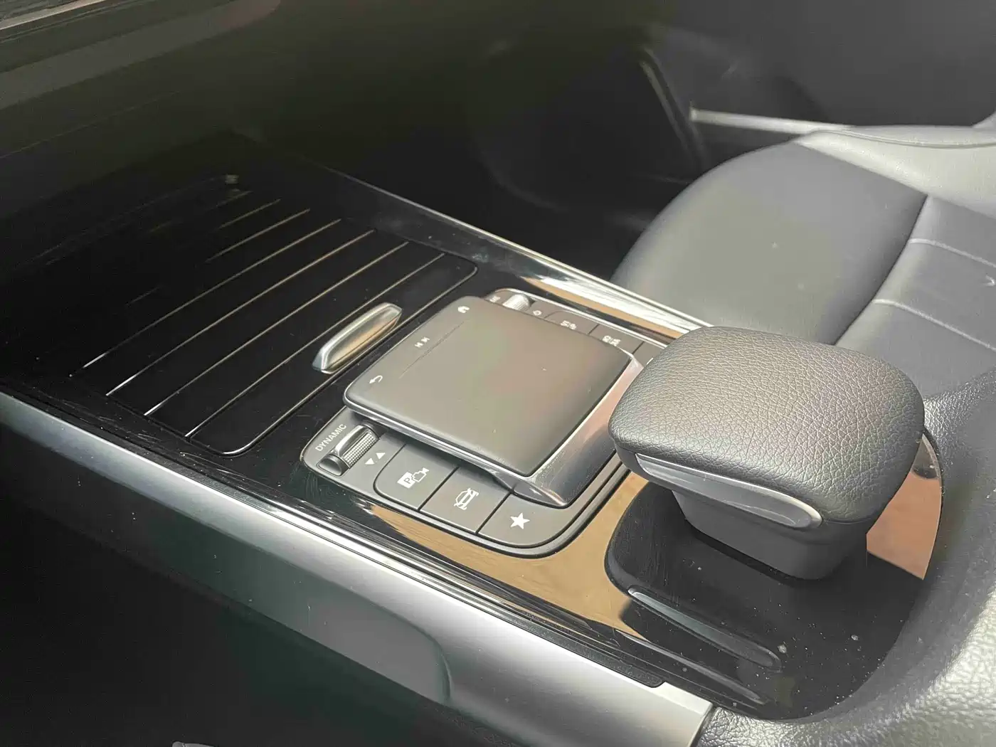 Mercedes-Benz GLB 2023 Facelift GLB 200 Dynamic фото 17