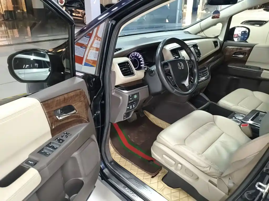 Photo 16 - Honda Odyssey