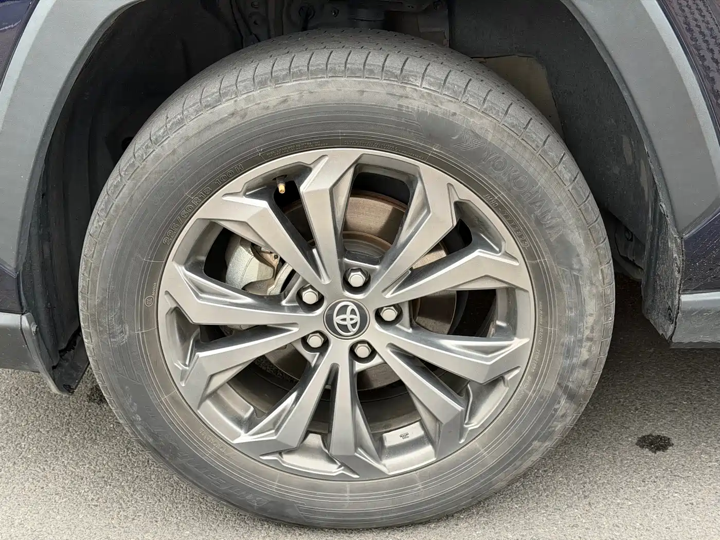 Toyota RAV4 Rongfang 2023 Hybrid 2.5L E-CVT 2WD Elite Plus Edition фото 18