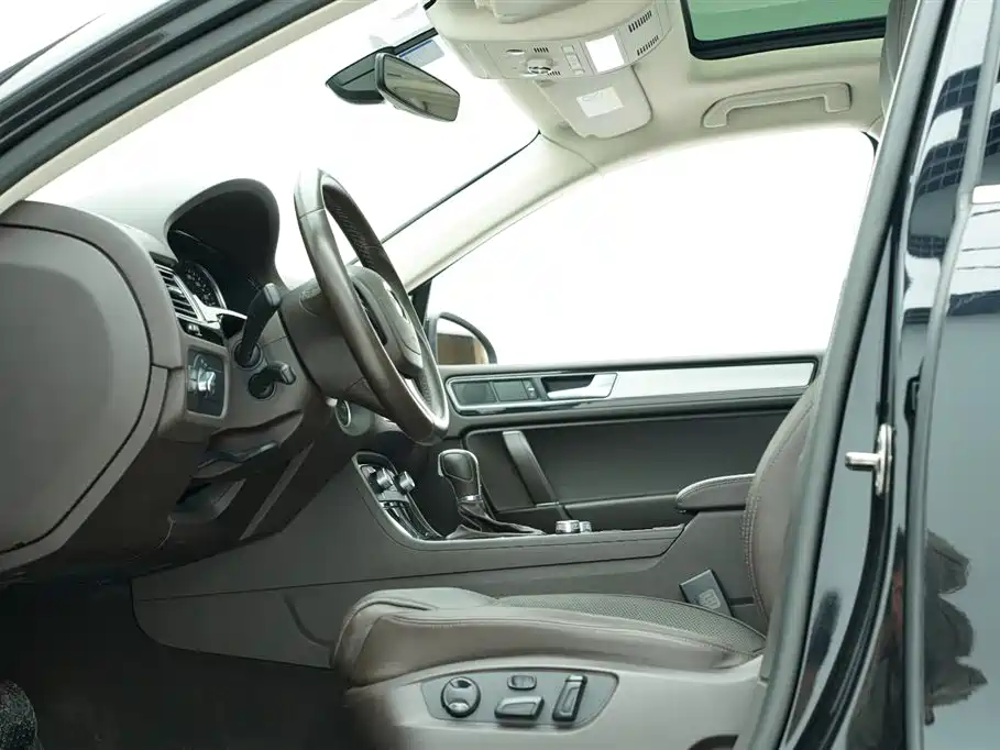 Фото 9 - Volkswagen Touareg