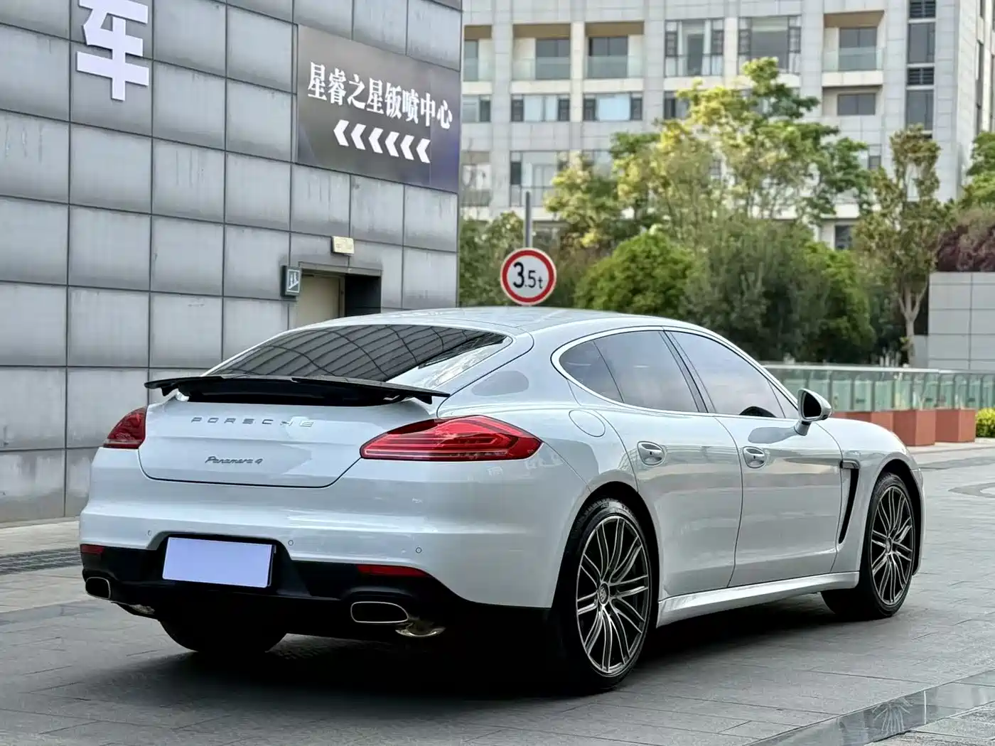 Porsche Panamera 2014 Panamera 4 3.0T фото 9