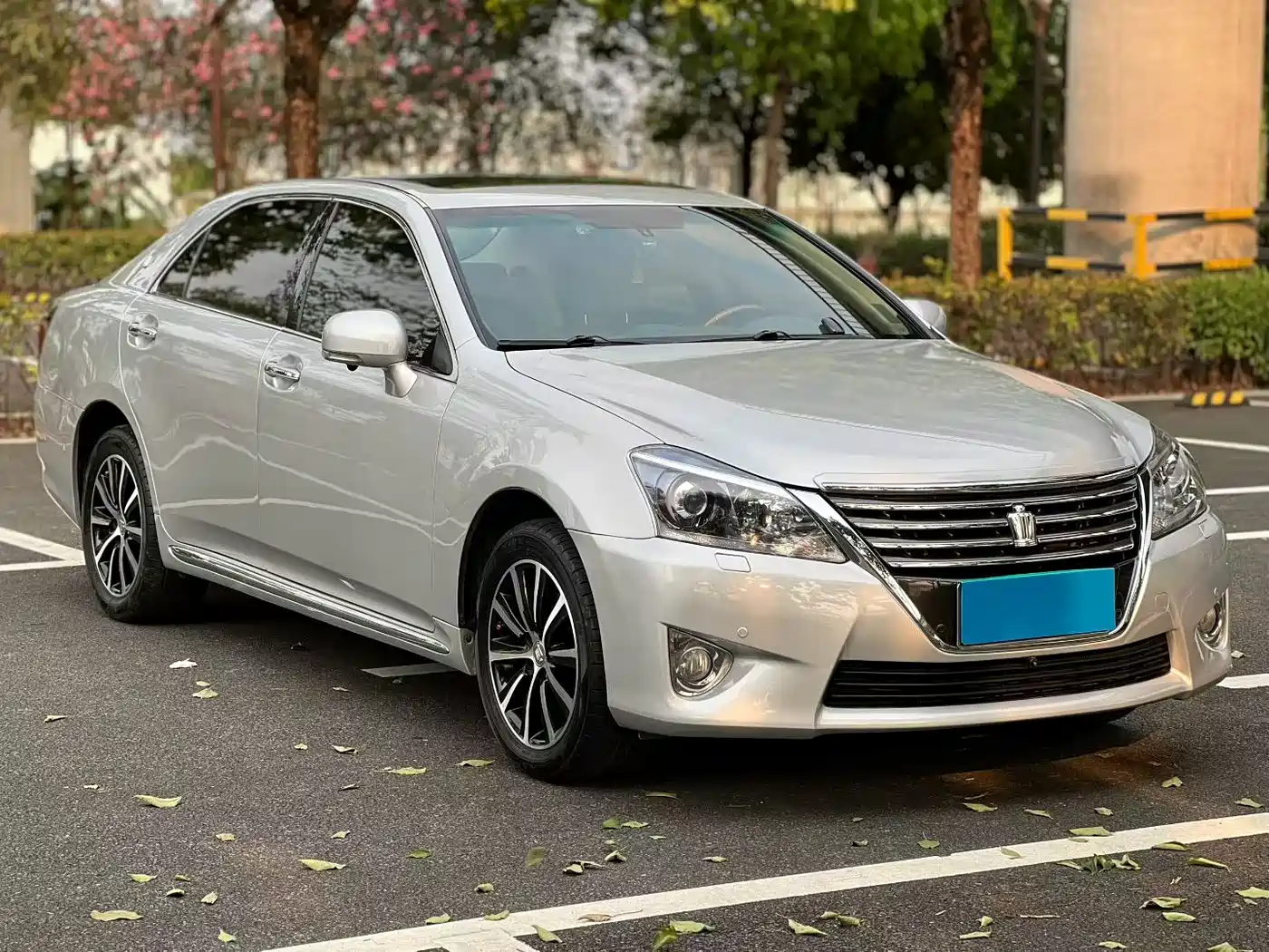Toyota Crown 2012 2.5L Royal Leather Edition фото 4