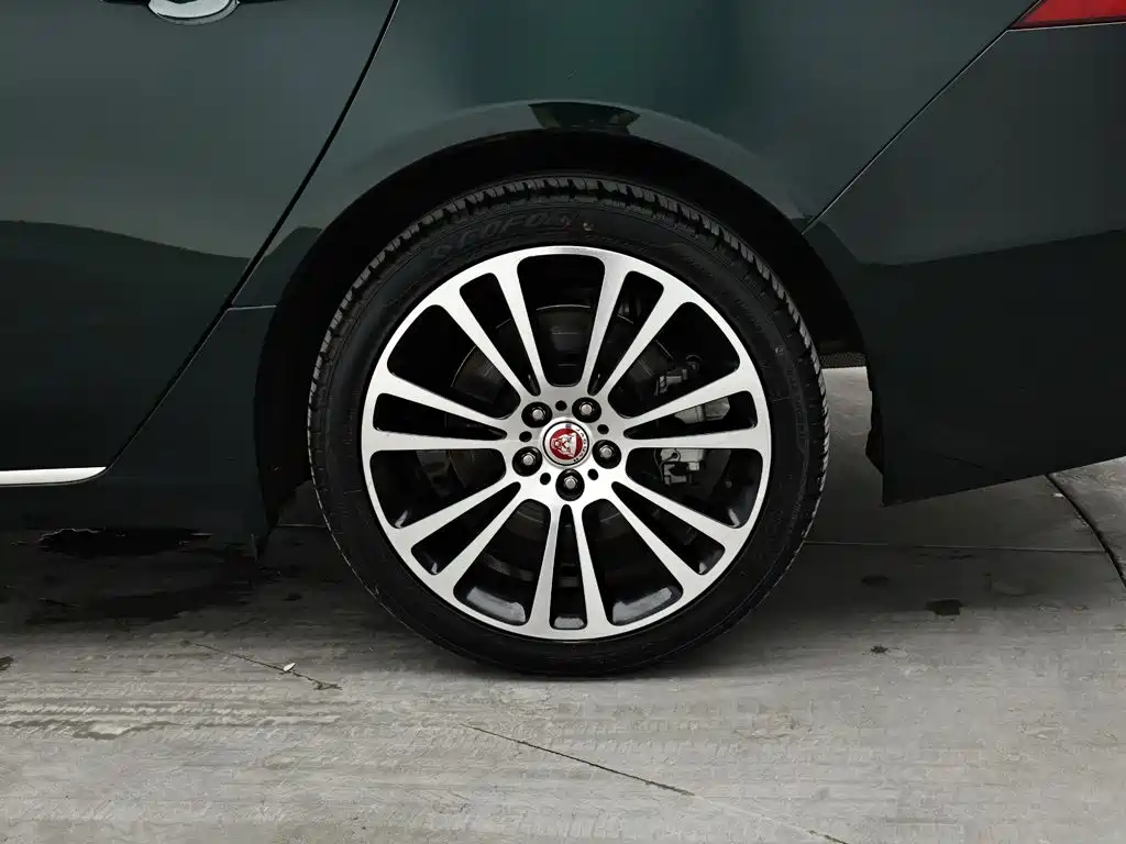 Jaguar XFL 2026 2025 2.0T P250 FWD Luxury Edition