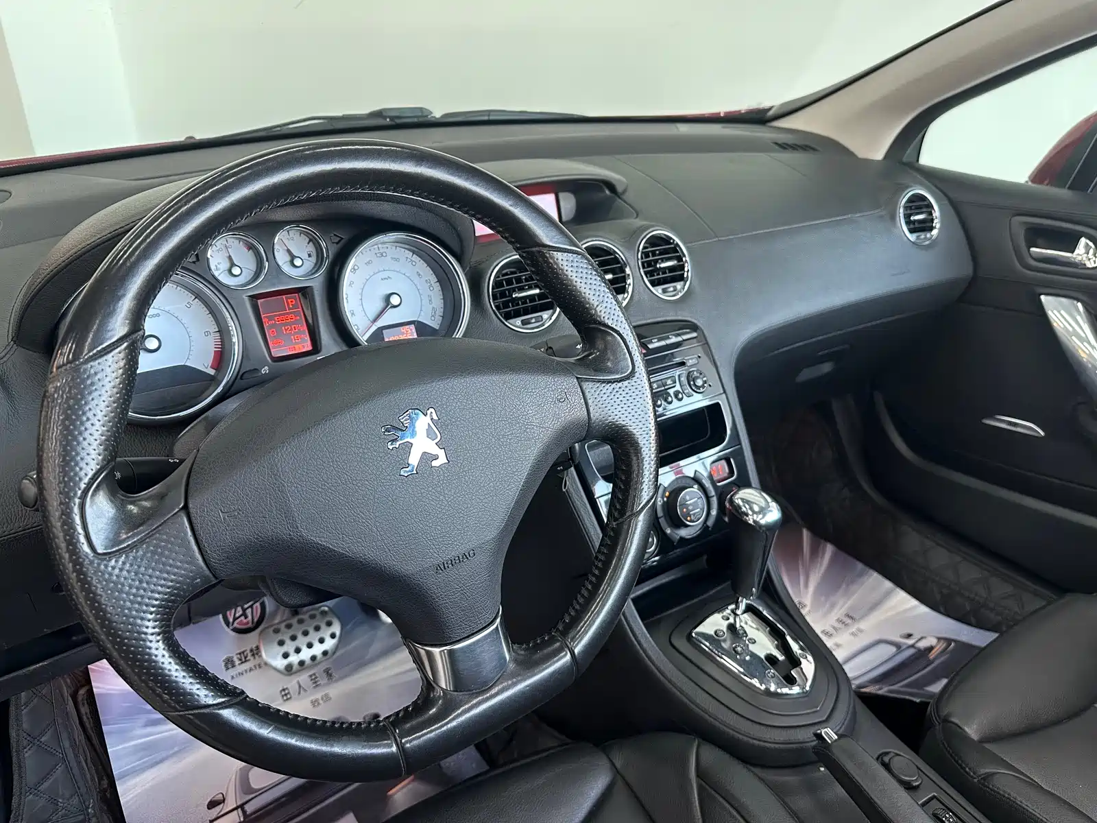 Photo 18 - Peugeot 308 (Import)
