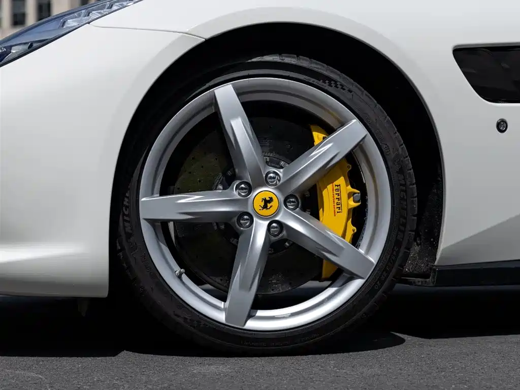 Ferrari GTC4Lusso 2019 2017 3.9T V8