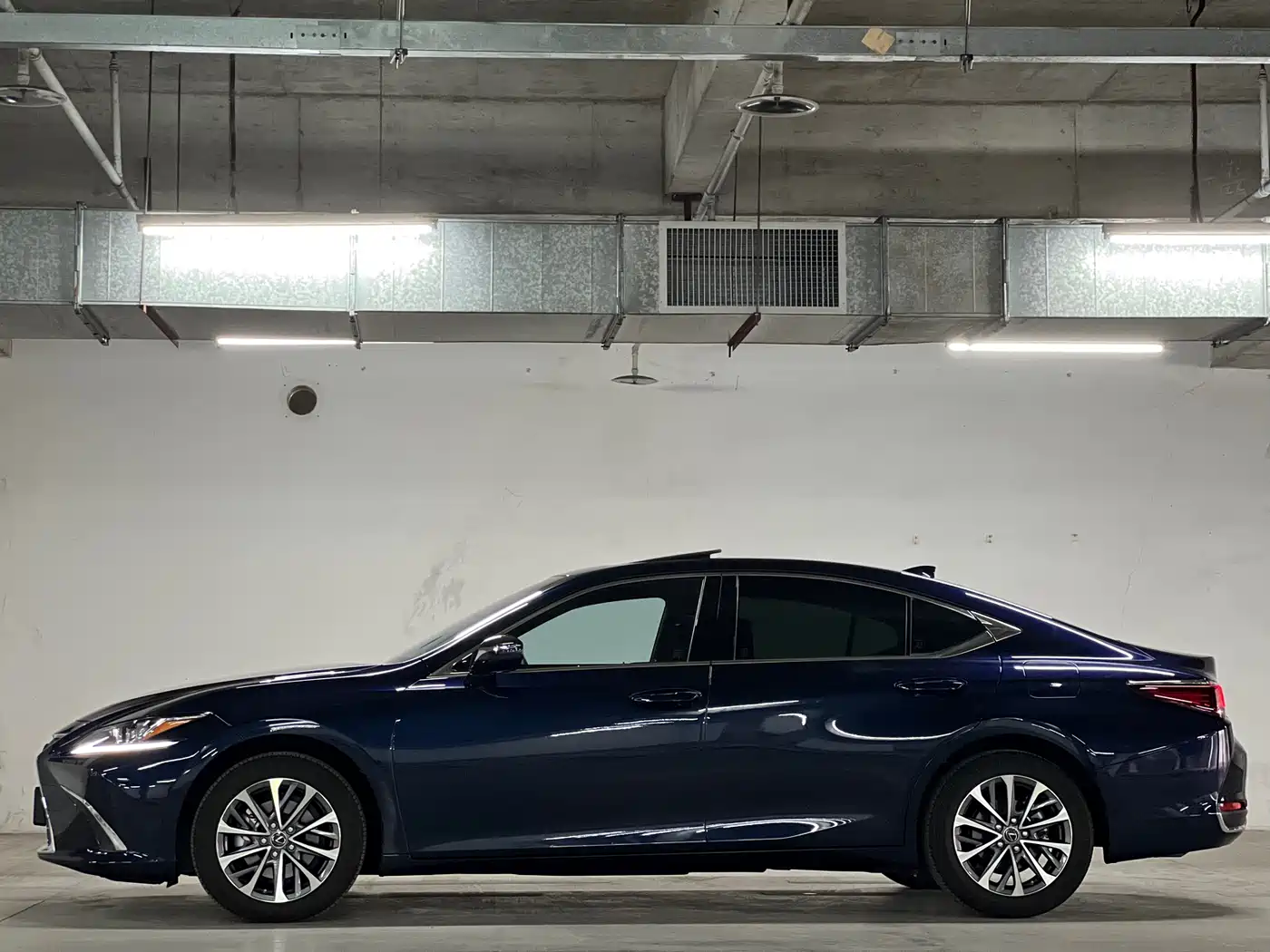 Lexus ES 2024 200 Premium Edition фото 29