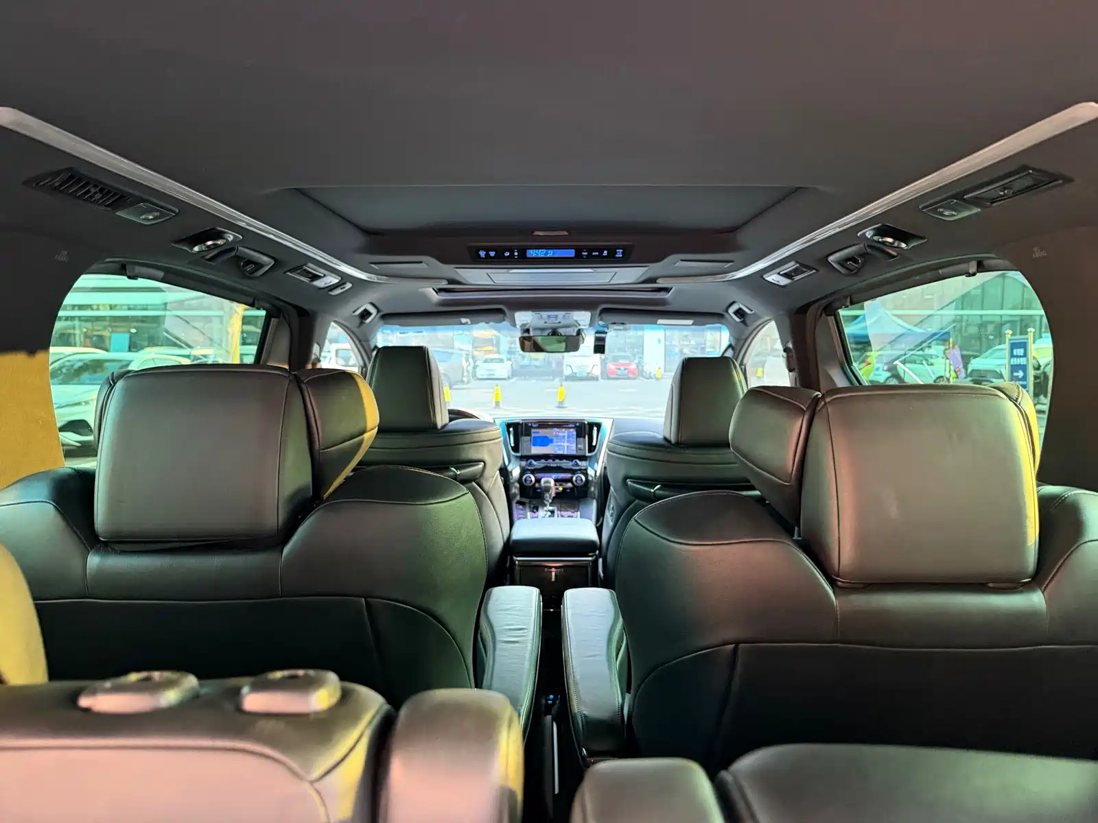 Фото 12 - Toyota Vellfire