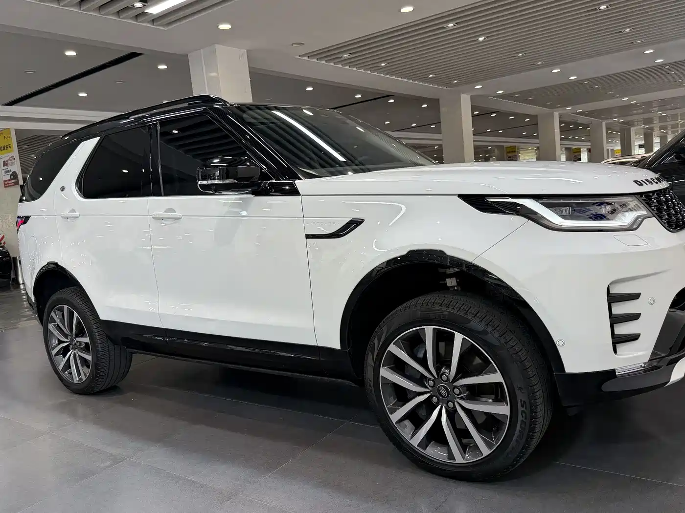 Land Rover Discovery 2024 360PS Dynamic SE фото 41