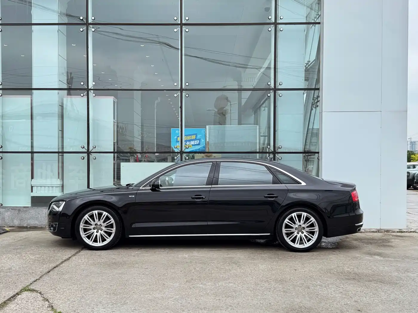 Photo 8 - Audi A8