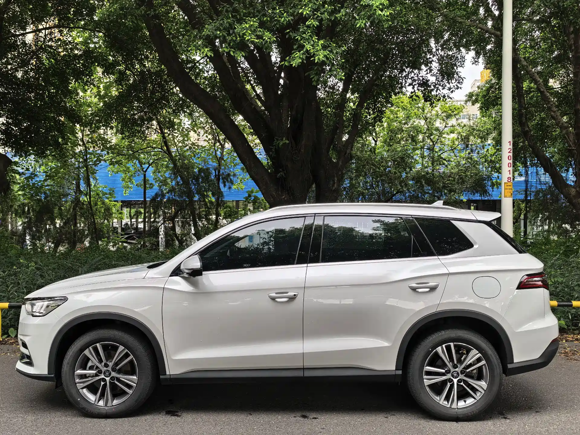 Photo 3 - BYD Song Pro