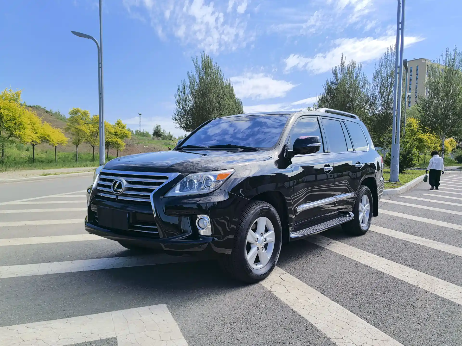 Фото 1 - Lexus LX