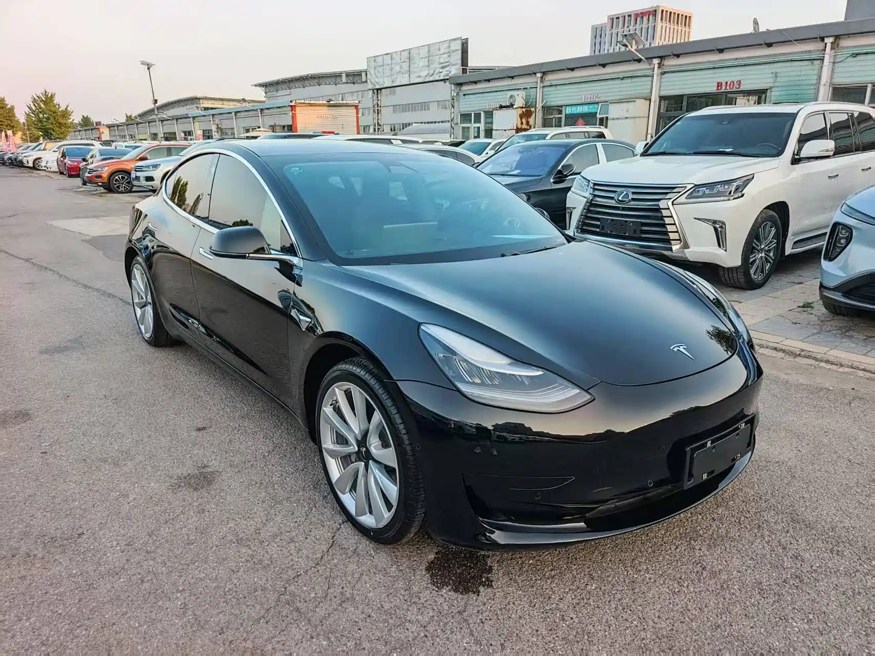Фото 2 - Tesla Model 3