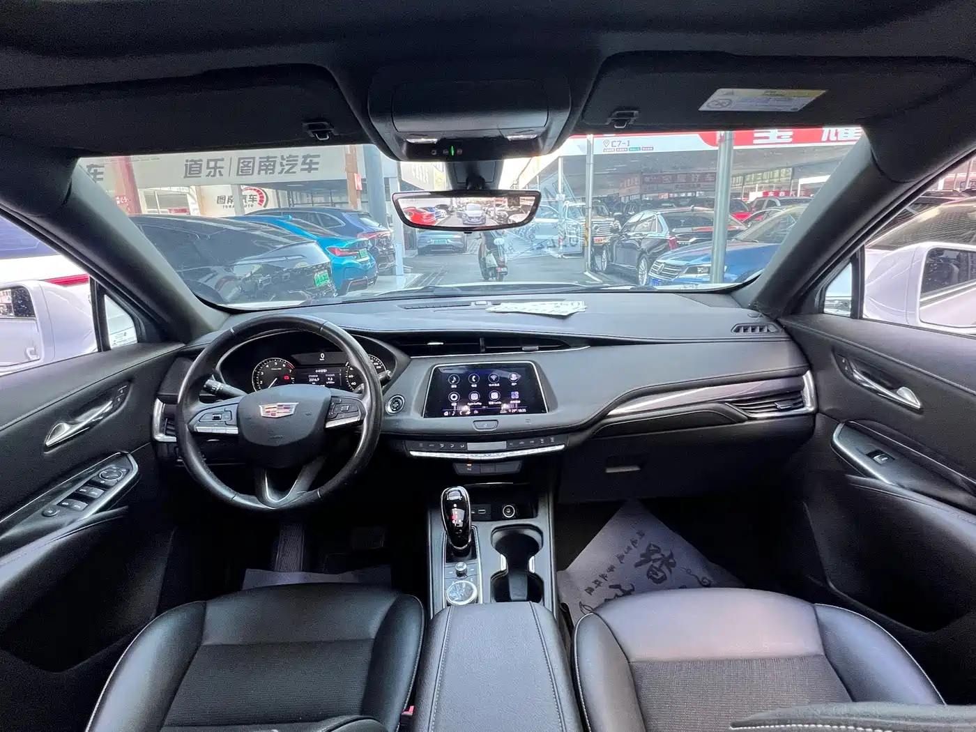 Фото 13 - Cadillac XT4